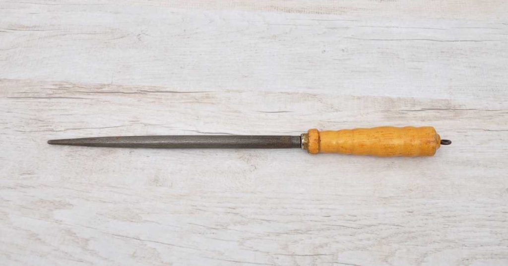 The Smart Kitchen Guide to Maintaining Sharp Knives With Ceramic Honing Tools